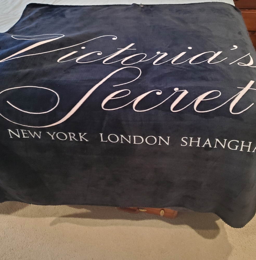 Victoria's secret fleece blanket
